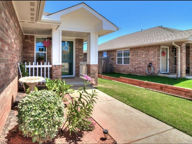 Building Photo - 12113 NW 133rd Terrace