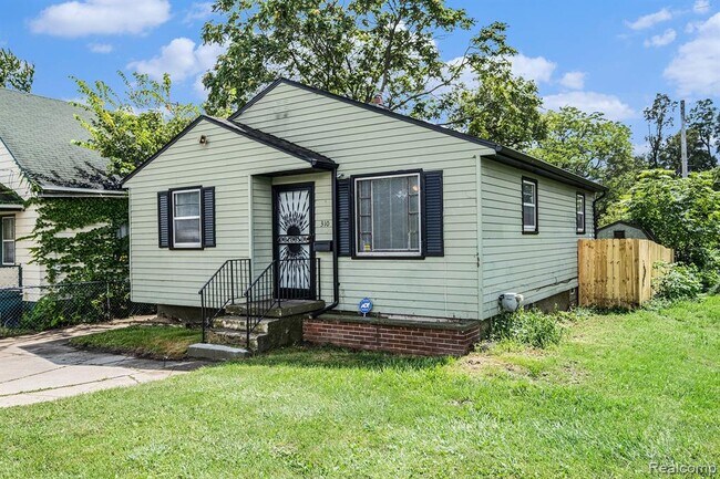 Building Photo - 310 E Pierson Rd