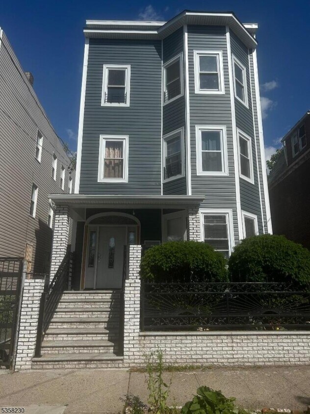 Primary Photo - 138 S 11th St