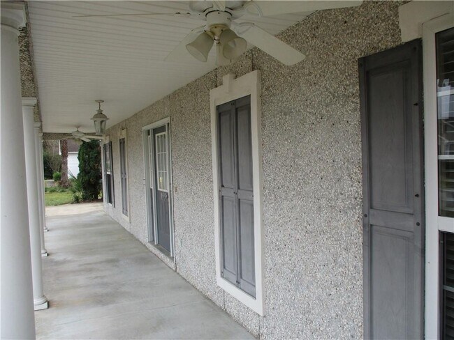 Foto del edificio - 159 Huntington Cir