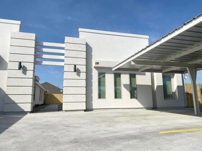 Building Photo - 3809 Las Vistas Ln