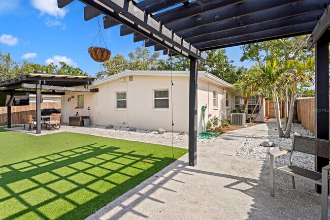 Foto del edificio - 4339 Wallace Cir