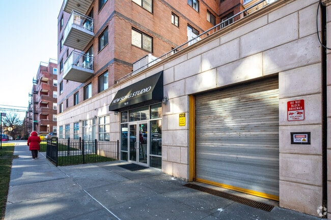 Building Photo - Garden Hill