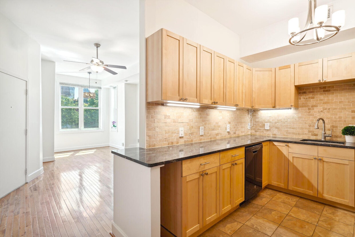 724 5th ST NE - 724 5th ST NE