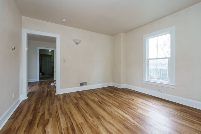 Building Photo - Two Bed One Bath Home in Battle Creek!