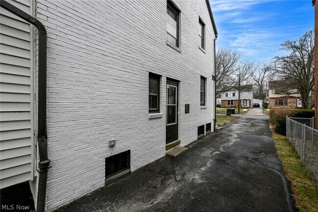 Foto del edificio - 3699 Bainbridge Rd