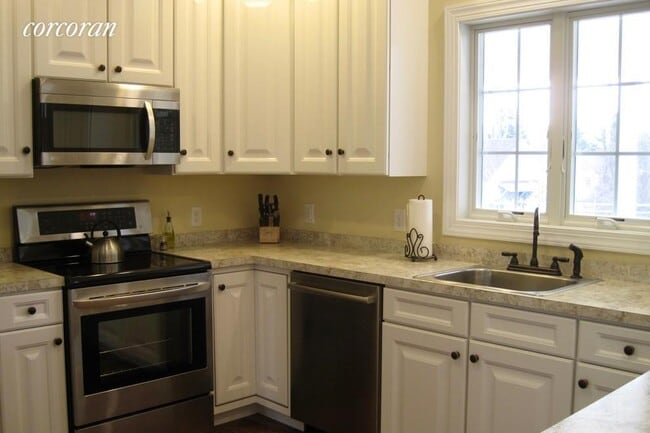 Building Photo - 12 Penny's Path