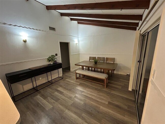 Building Photo - 8506 Contour Dr
