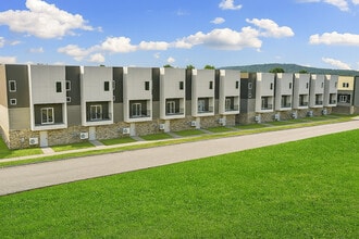 Building Photo - The Flats on Razorback