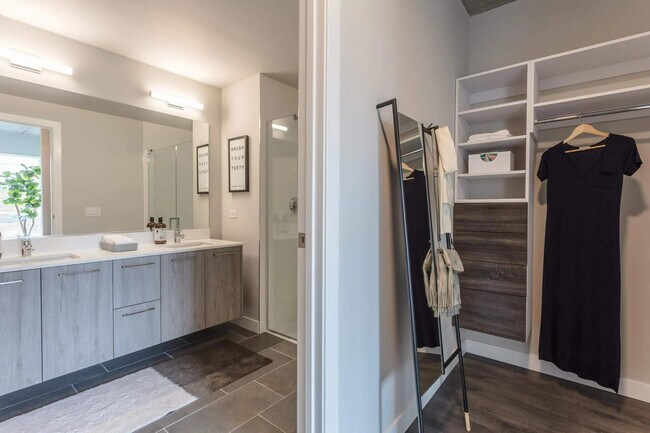 Building Photo - Beautiful Bucktown 1 Bed