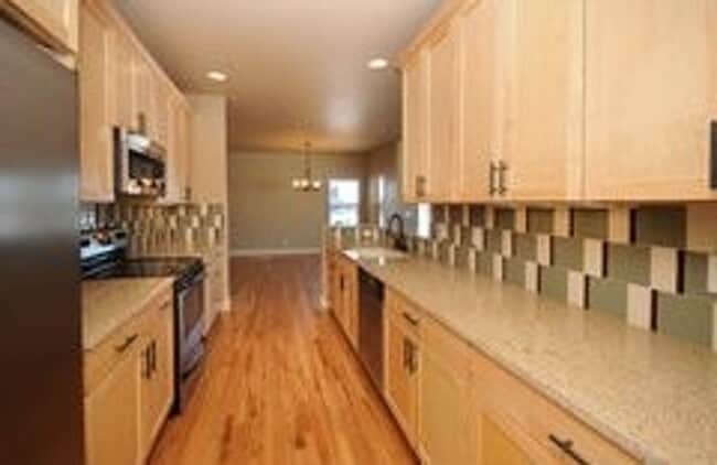 Building Photo - 2127 Cocklebur Ln