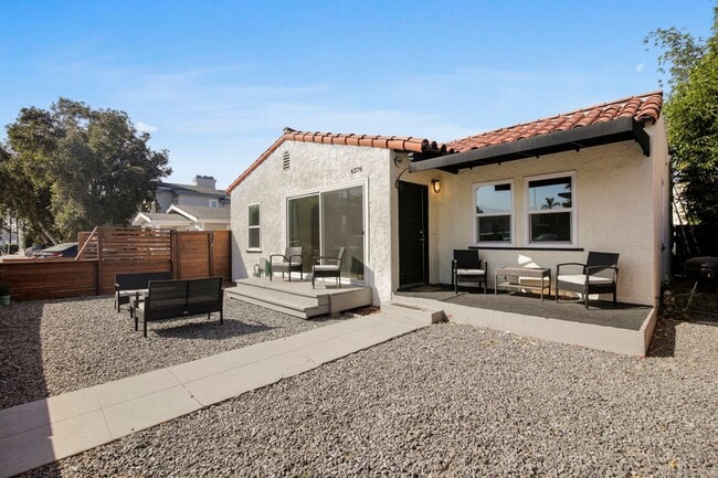 Building Photo - Oregon St. Triplex