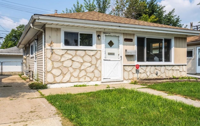 Building Photo - FULLY UPDATED Eastpointe 3 Bed/1 Bath Ranc...
