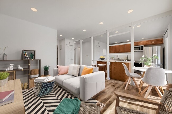 Foto del edificio - Move in ready unit on Fairway!