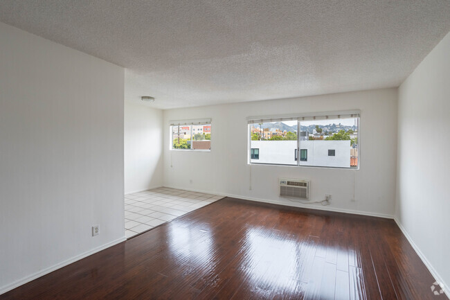 1HAB, 1BA - Sala de estar de 600 pies cuadrados - 1134 N Sycamore Ave