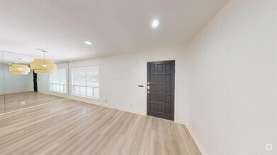 Building Photo - 500 E Riverside Dr