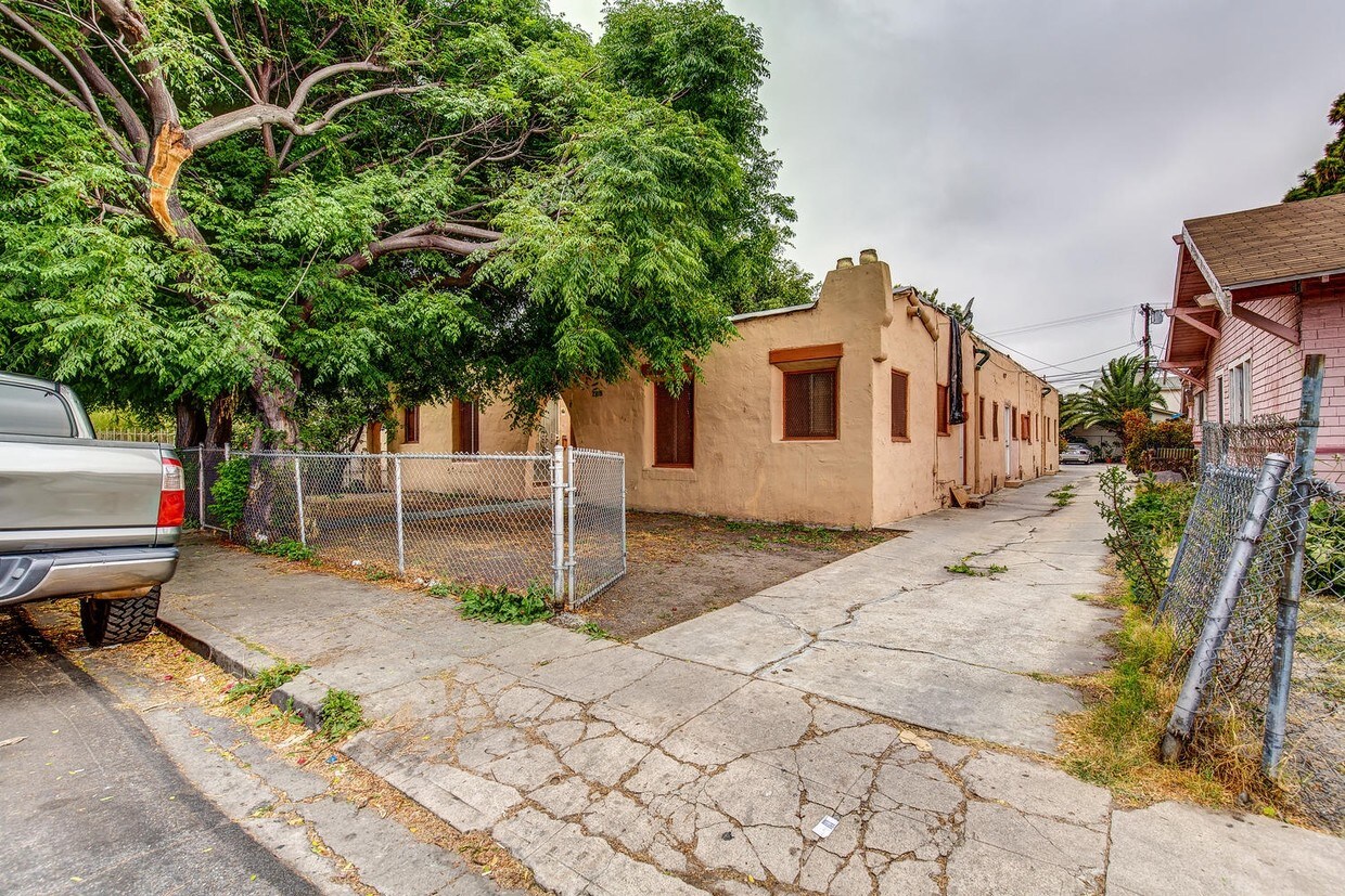 Primary Photo - 2415 S Ridgeley Dr