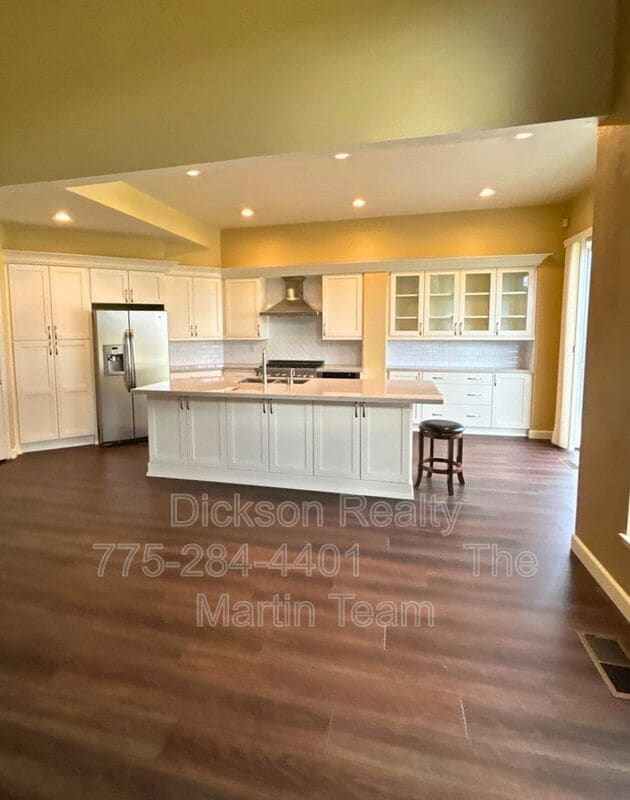 Building Photo - 6190 Carriage House Way