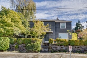 Building Photo - 3002 31st Ave W
