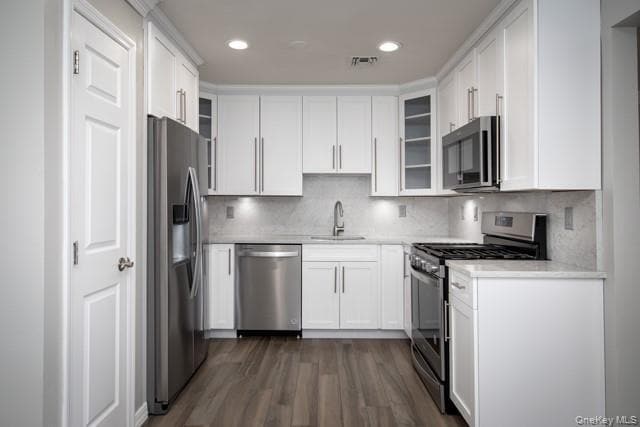 Building Photo - 14 Village Green Dr