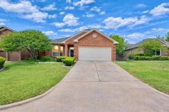 Building Photo - 703 Glenwood Ct