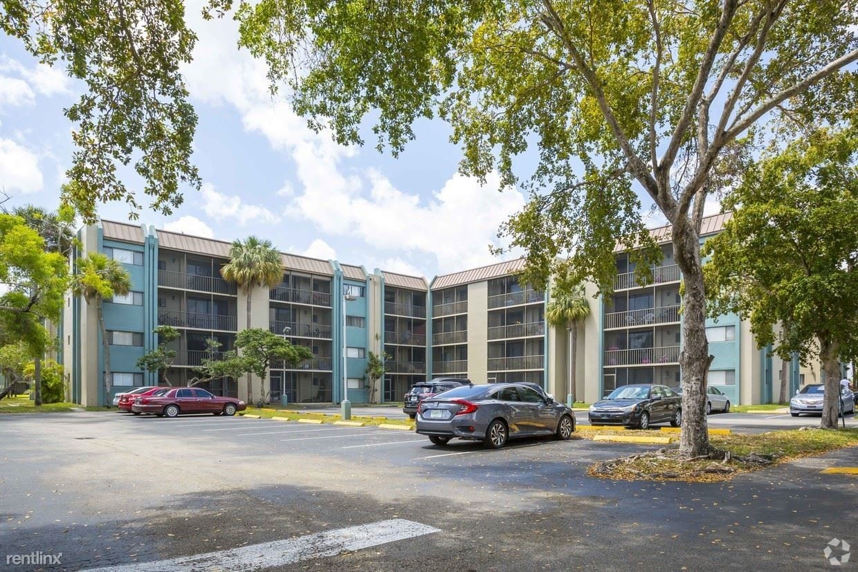 675 Ives Dairy Rd, Miami, FL 33179 Room for Rent in Miami, FL