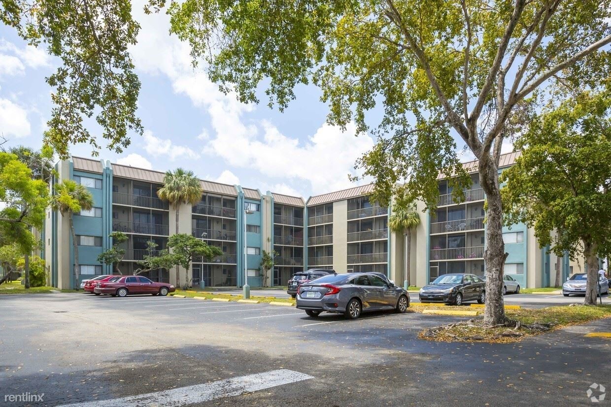 675 Ives Dairy Rd, Miami, FL 33179 Room for Rent in Miami, FL