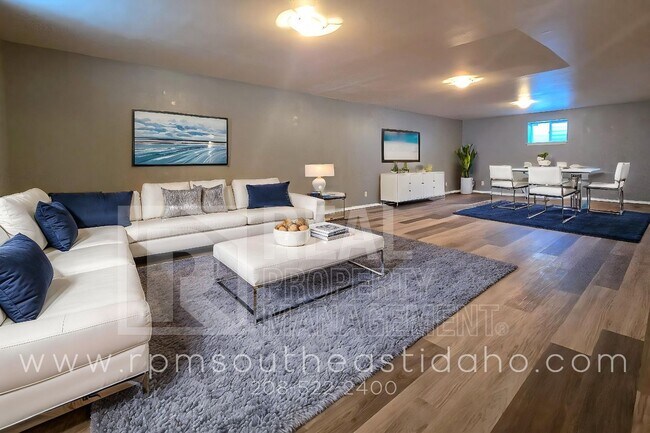 Foto del edificio - Spacious & Updated 4 Bedroom, 3 Bathroom T...