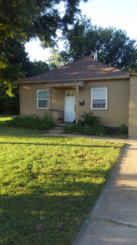 Foto del edificio - 107 W 14th Ave