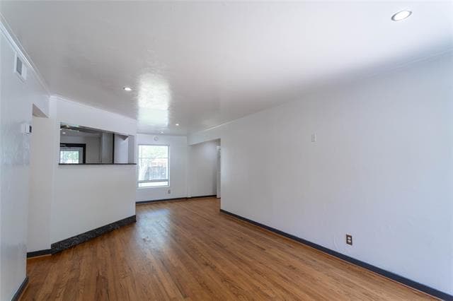 Building Photo - 10231 Pinecrest Dr