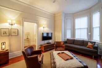 Building Photo - 198 Bellwoods Ave