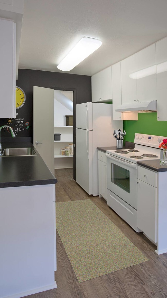 AVA Newport Apartments Costa Mesa, CA