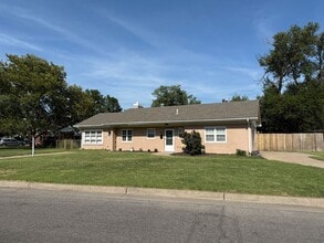 Building Photo - 1480 N Clarence St