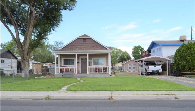Foto del edificio - 2240 Elm Ave