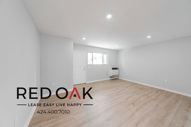 Building Photo - 923-924 W 75th St