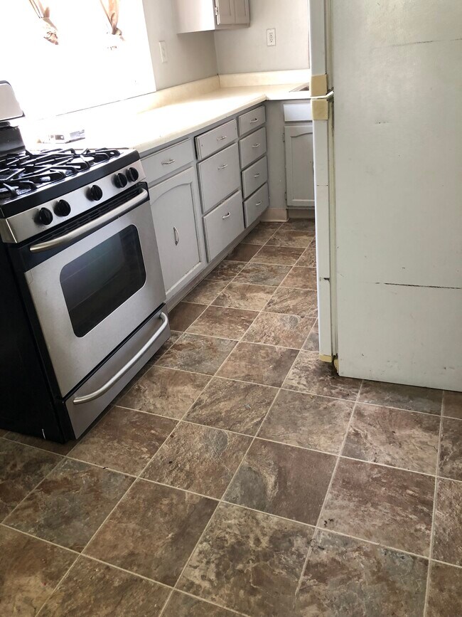 Building Photo - 2805 Scott Ave