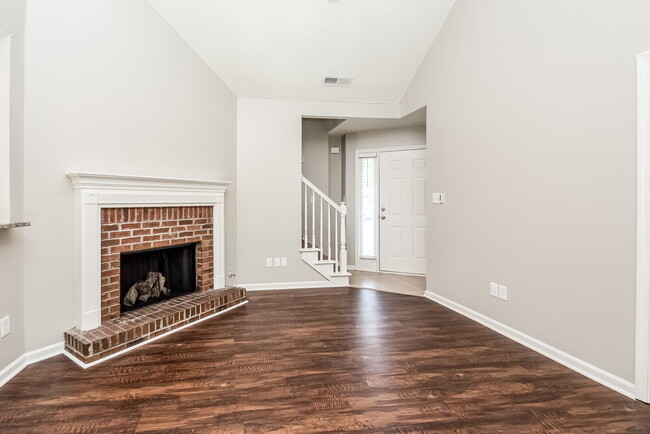 Building Photo - 630 W Manor