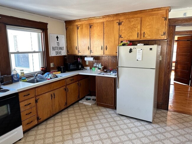 Building Photo - $900 for ONE private ROOM within 3-bed apa...