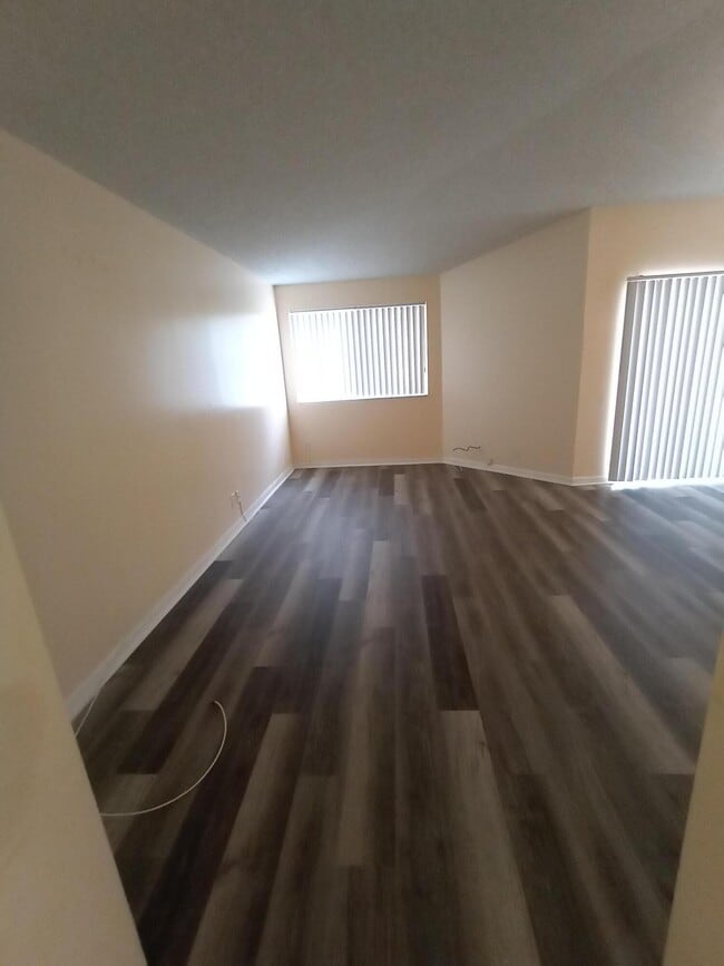 Building Photo - 9901 Westview Dr