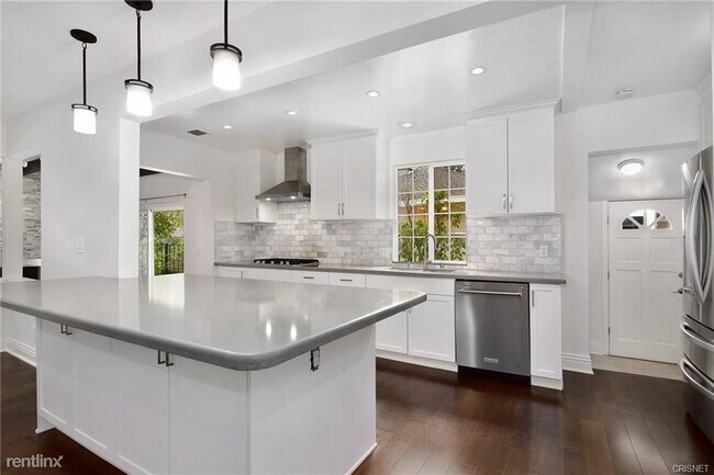 Building Photo - 3 br, 1.5 bath House - 5352 Geyser Ave