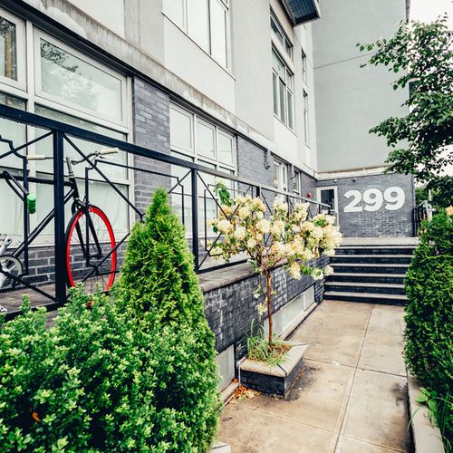 Foto del edificio - 299 McGuinness Blvd