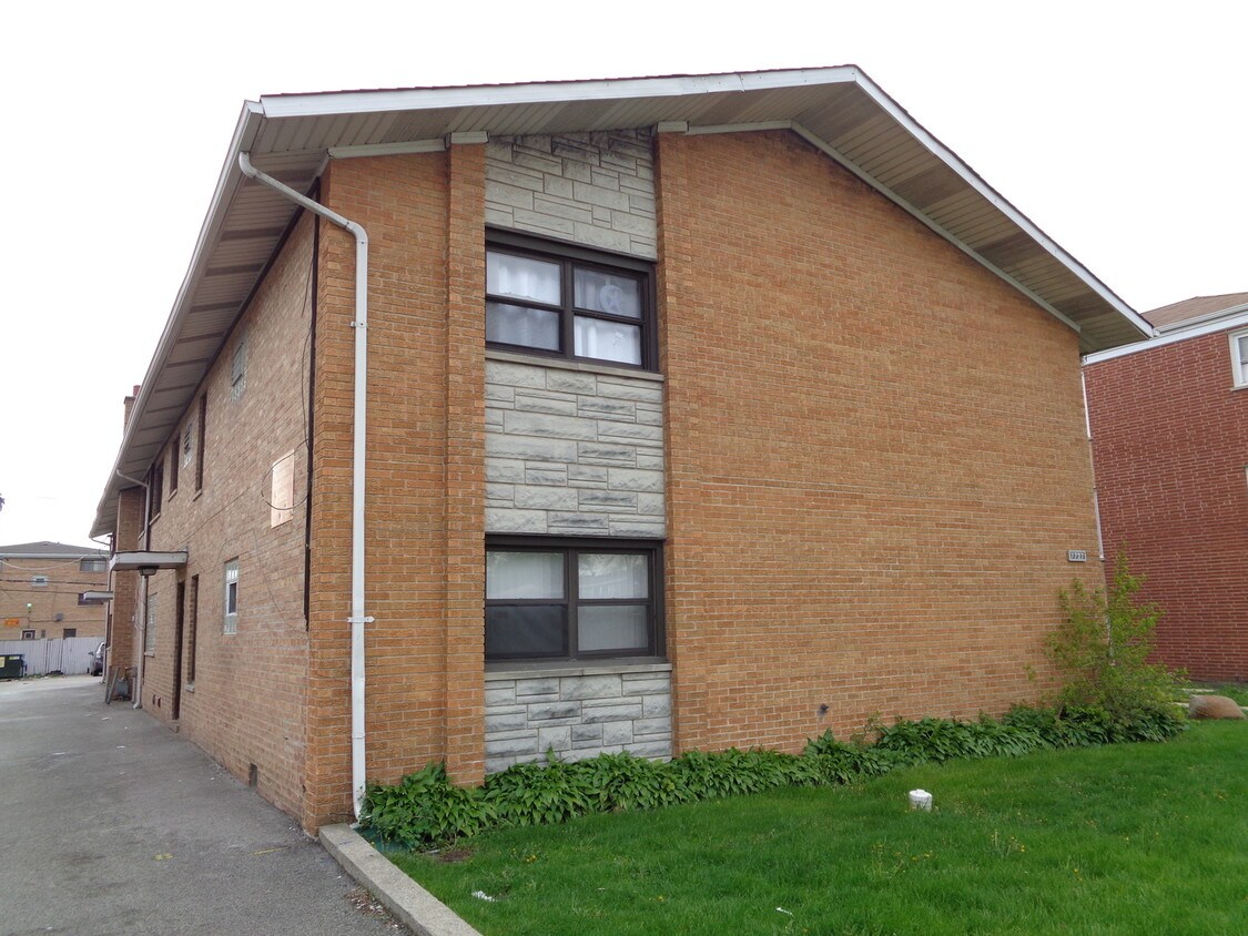 Primary Photo - 7727 W 87th St