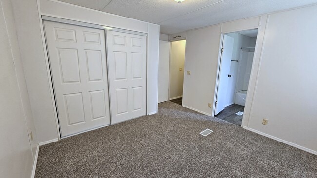 Building Photo - 7440 Land Dr