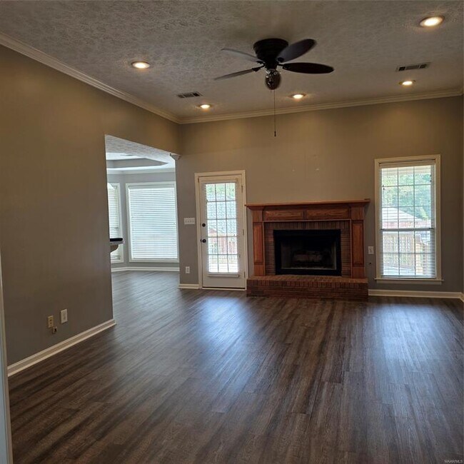 Foto del edificio - 1736 Twelve Oaks Ln