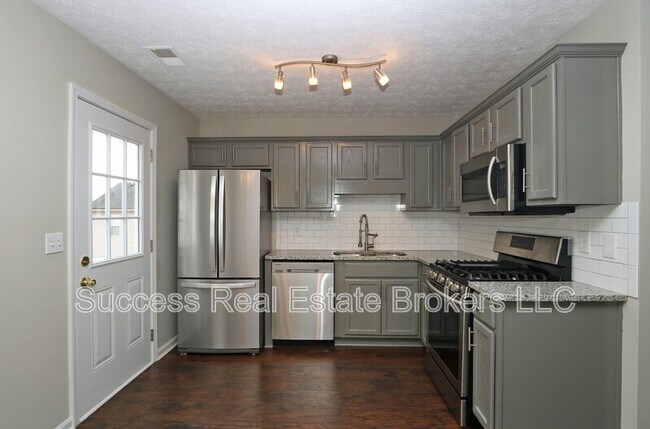 Building Photo - 102 Providence Dr
