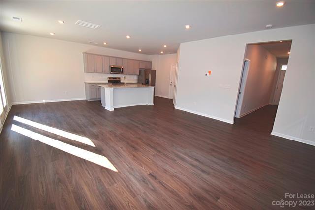 Foto del edificio - 2125 Strawberry Patch Street