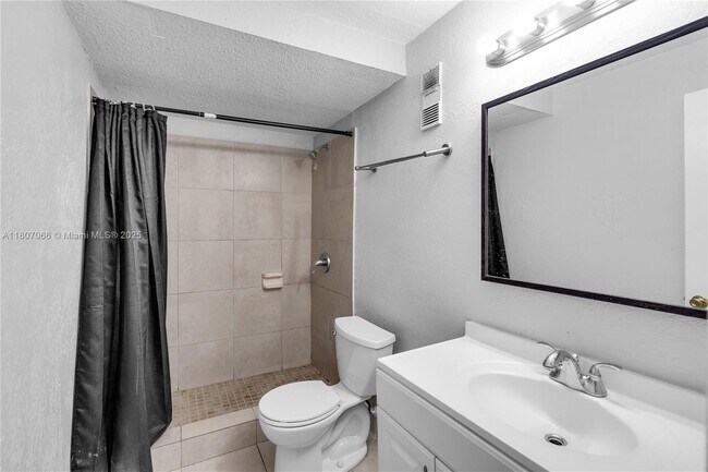 Foto del edificio - 10000 NW 80th Ct