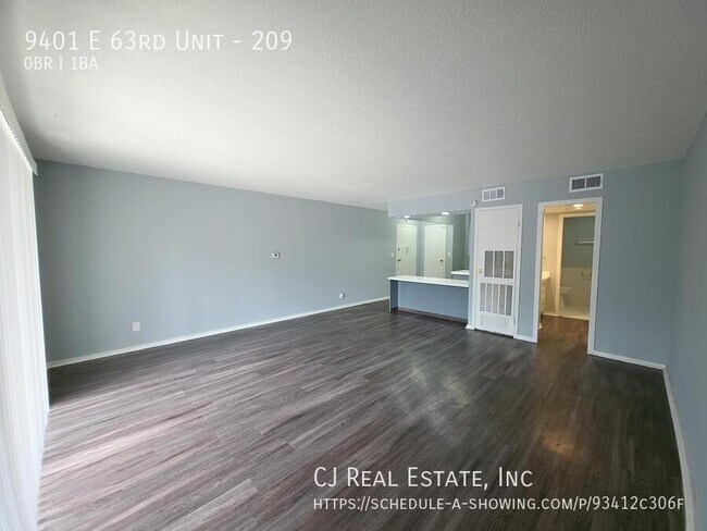 Foto del edificio - 9401 E 63rd St