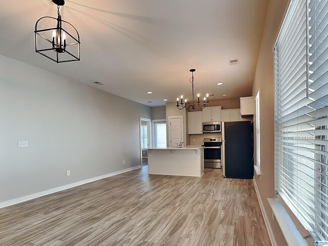 Building Photo - 152 Park Dr N