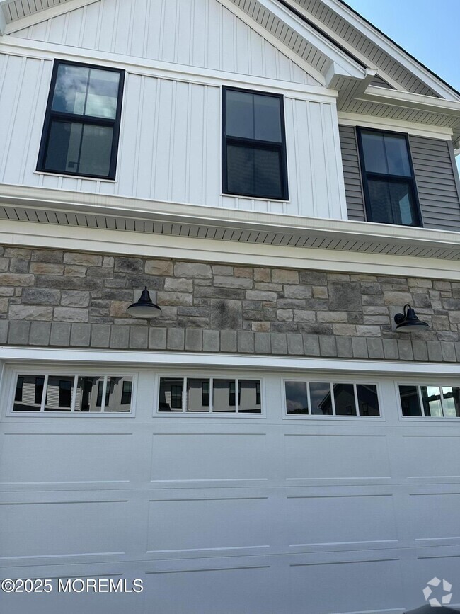Building Photo - 95 Mustang Dr